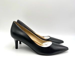 9 NARROW Naturalizer Womens Everly Black Leather Point Toe Heels Pumps Shoes NEW